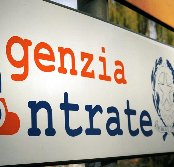 insegna dell'agenzia delle entrate