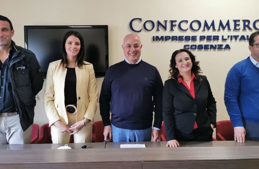 Ccnl Commercio. A Cosenza firmato l’accordo per i picchi di lavoro stagionali