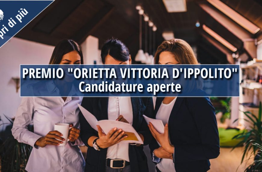 Tre donne d’affari leggono dei documenti in un ambiente lavorativo moderno, con il titolo “Premio Orietta Vittoria d’Ippolito – Candidature aperte”.