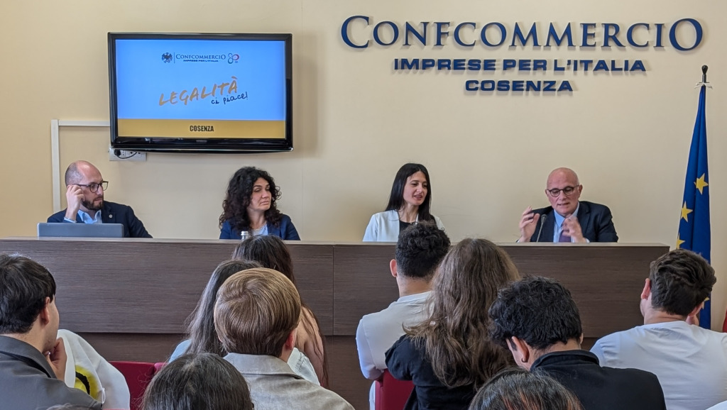“Legalità, ci piace”: Confcommercio Cosenza promuove la cultura della legalità insieme a istituzioni e forze dell’ordine
