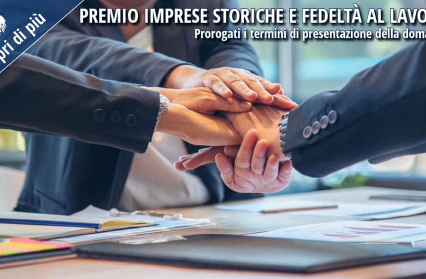 Stretta di mani tra colleghi d’azienda per simboleggiare fiducia e continuità del lavoro nelle imprese storiche della provincia di Cosenza.