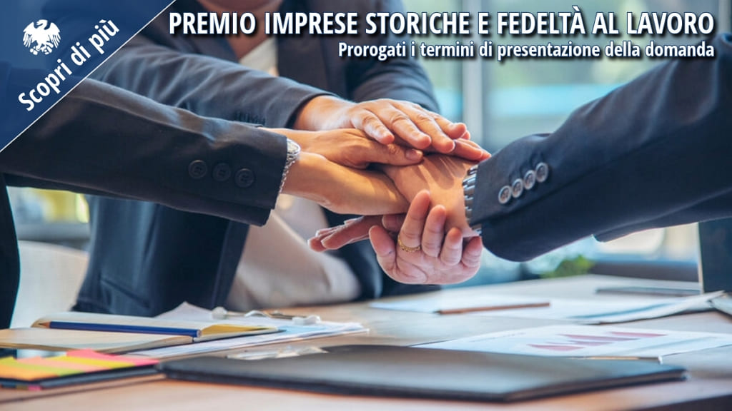 Stretta di mani tra colleghi d’azienda per simboleggiare fiducia e continuità del lavoro nelle imprese storiche della provincia di Cosenza.