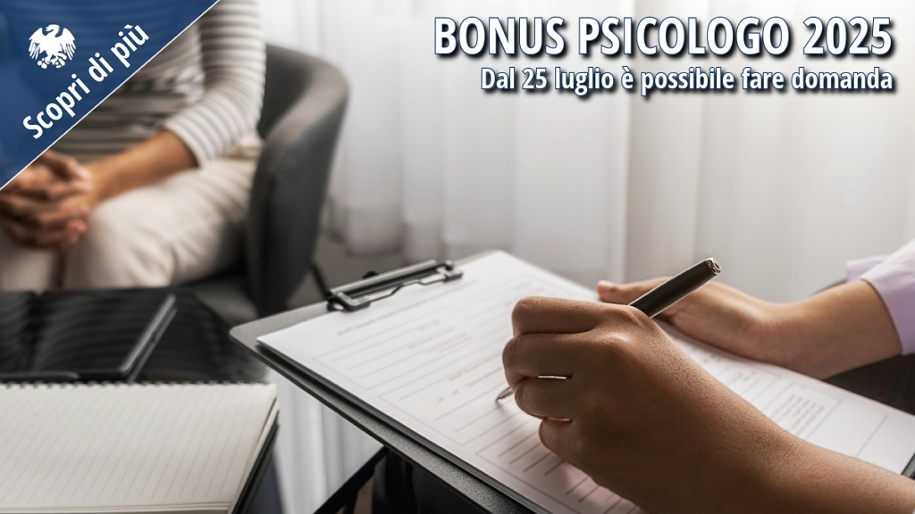 Psicologo con paziente durante una sessione, mentre compila una scheda.