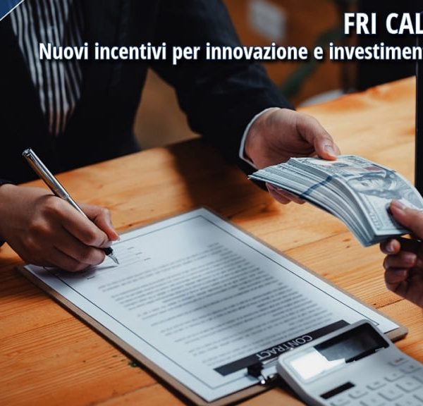 Impresa firma contratto e riceve finanziamento: FRI Calabria 2025 incentivi per innovazione e investimenti delle imprese.