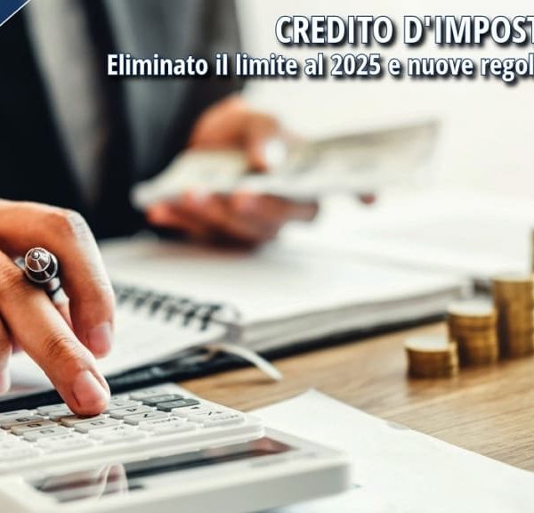 Professionista calcola agevolazioni fiscali su documenti, concetto di credito d’imposta per imprese turistiche 2025.