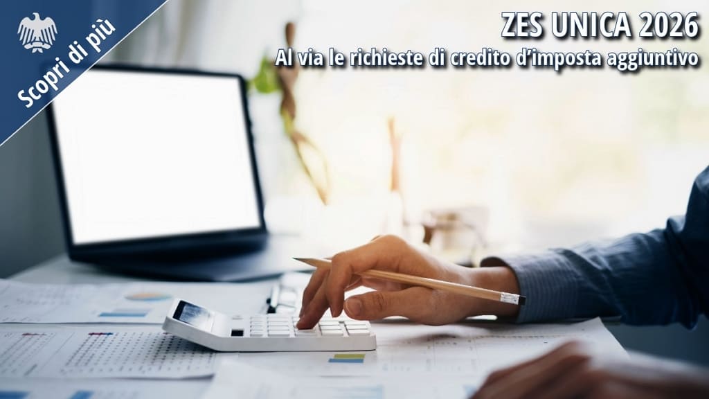 Impresa al lavoro su calcolo credito d’imposta ZES Unica 2026 con computer e documenti contabili.
