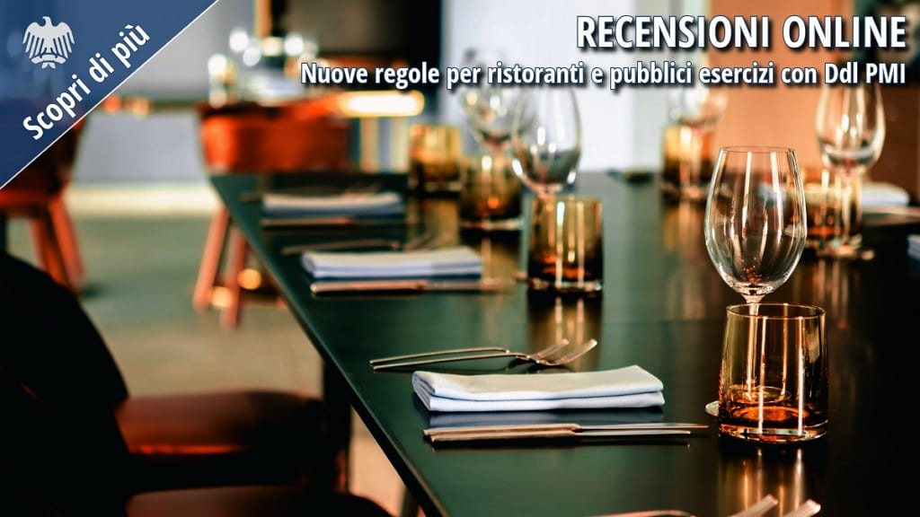 Interno di ristorante con tavolo apparecchiato in primo piano, simbolo delle recensioni online nel settore della ristorazione.