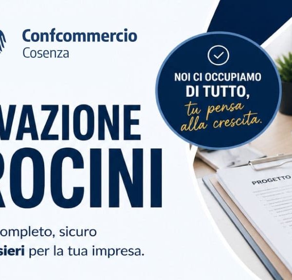 Locandina di Confcommercio Cosenza dedicata al servizio di attivazione tirocini per le imprese, con immagine di un progetto formativo su scrivania.