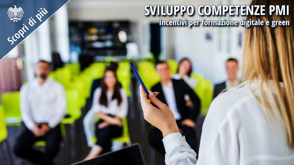 Docente durante una sessione di formazione aziendale rivolta ai dipendenti per lo sviluppo delle competenze professionali e digitali.