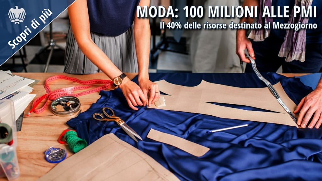 Persone al lavoro su tessuti e modelli in un laboratorio della filiera della moda.
