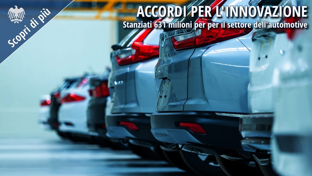 Automobili in fila all’interno di un garage.